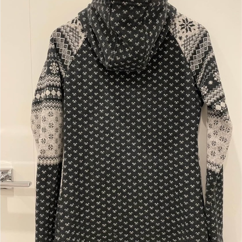 Roots Black and White Zip Up Sweater - Picture 5 of 5